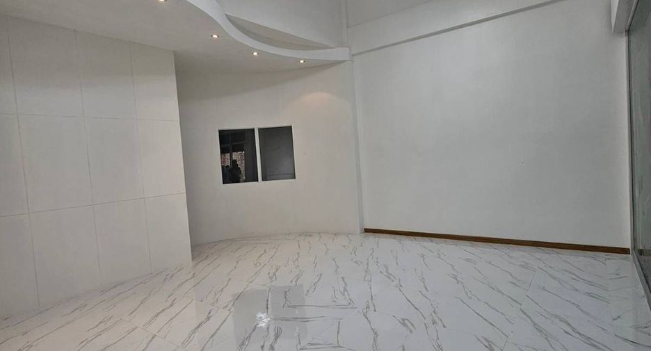 Gewerbefläche zum Kauf und zur Miete mit 8 Zimmer in Mueang Phuket, Phuket
