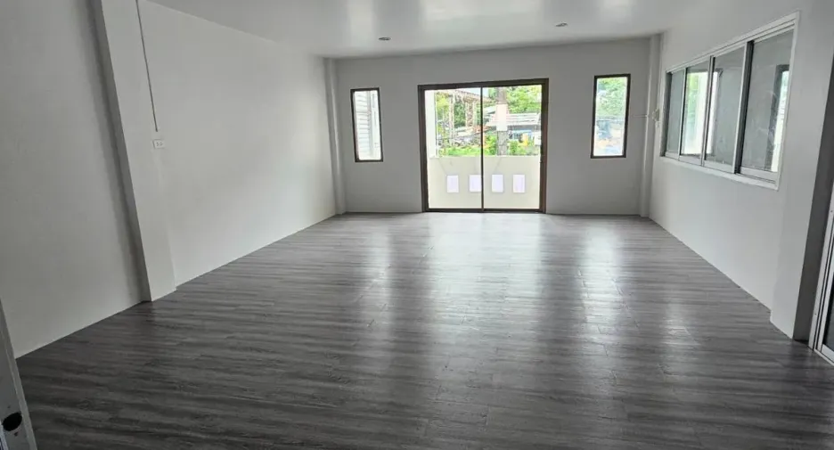 For sale and for rent 8 bedrooms retail Space in Mueang Phuket, Phuket