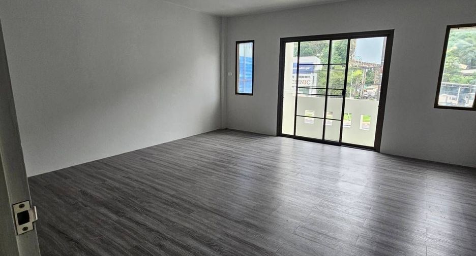 Gewerbefläche zum Kauf und zur Miete mit 8 Zimmer in Mueang Phuket, Phuket