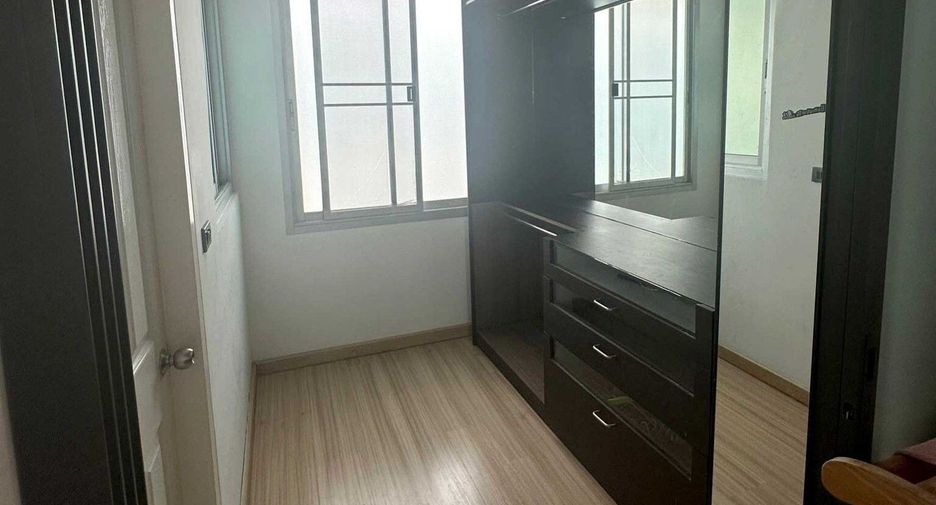 For sale 3 bedrooms townhouse in Bang Khun Thian, Bangkok