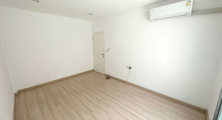 For sale 3 bedrooms townhouse in Bang Khun Thian, Bangkok