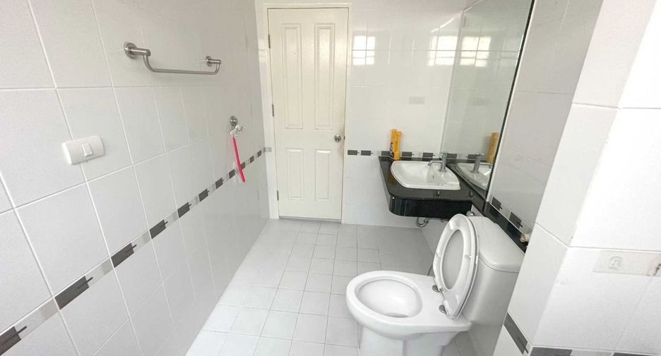 For sale 3 bedrooms townhouse in Bang Khun Thian, Bangkok