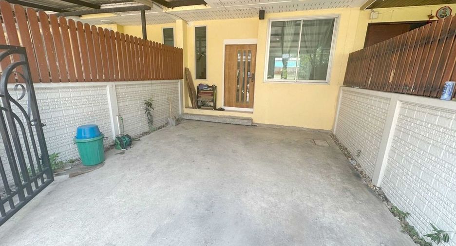 For sale 3 bedrooms townhouse in Bang Khun Thian, Bangkok