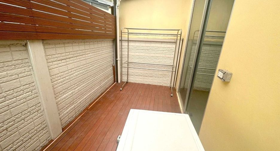 For sale 3 bedrooms townhouse in Bang Khun Thian, Bangkok