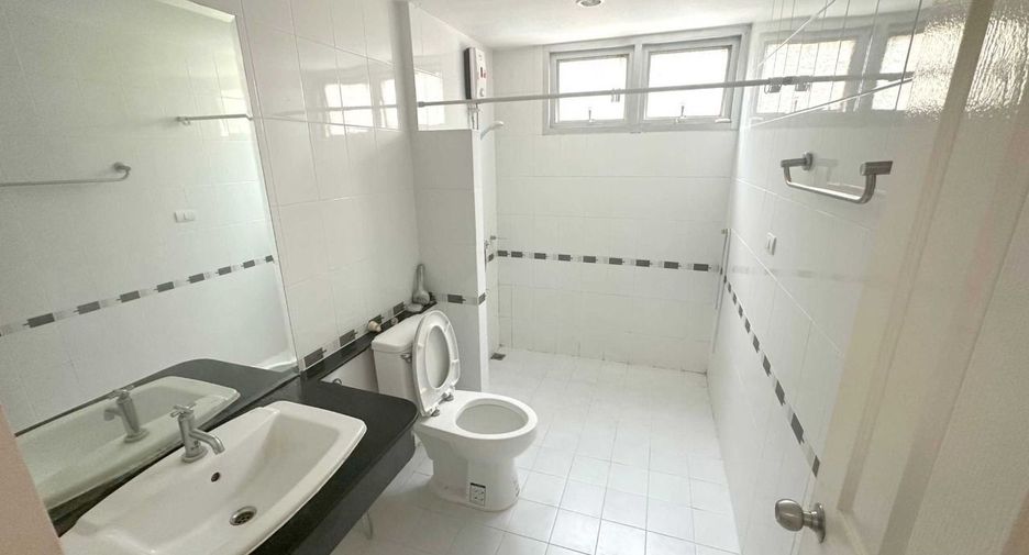 For sale 3 bedrooms townhouse in Bang Khun Thian, Bangkok