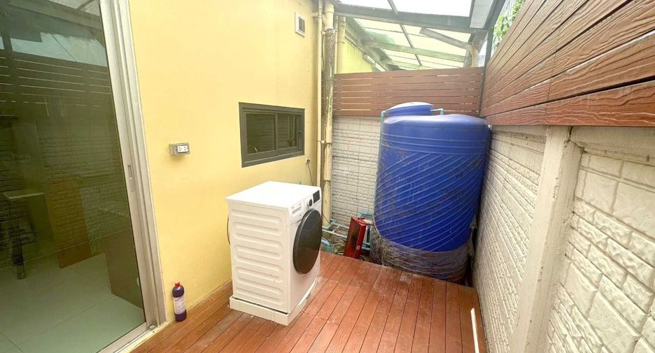 For sale 3 bedrooms townhouse in Bang Khun Thian, Bangkok