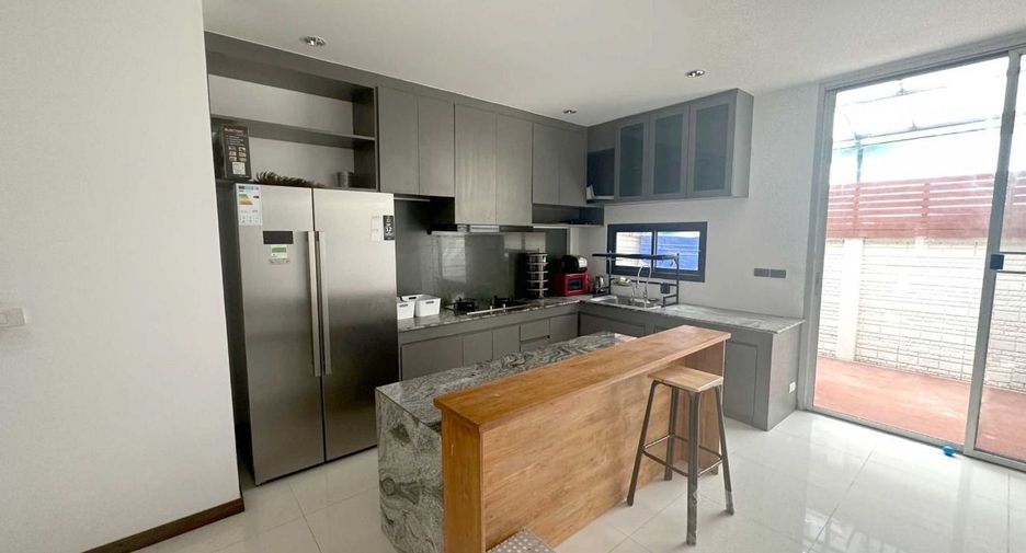For sale 3 bedrooms townhouse in Bang Khun Thian, Bangkok