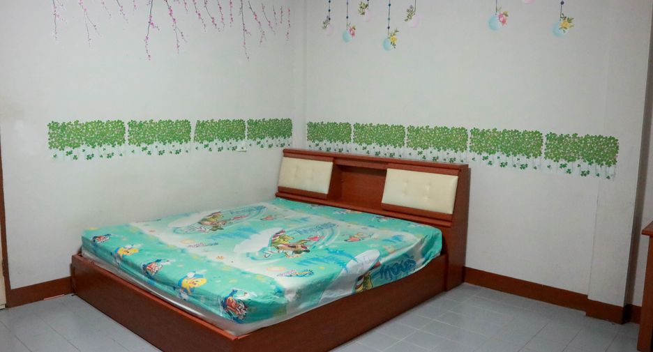 À vendre 2 chambres maison de ville à Bang Lamung, Chonburi