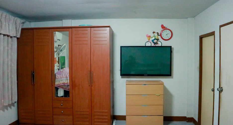À vendre 2 chambres maison de ville à Bang Lamung, Chonburi
