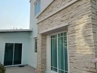 Casa adosada en venta de 3 habitaciones en Bang Lamung, Chonburi