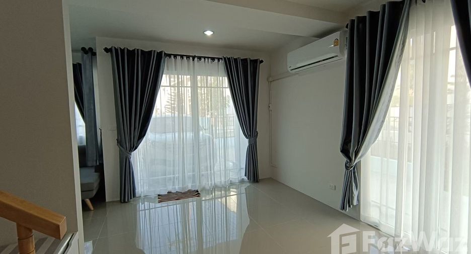 À vendre 3 chambres maison de ville à Bang Lamung, Chonburi