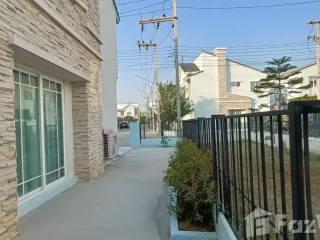 Casa adosada en venta de 3 habitaciones en Bang Lamung, Chonburi
