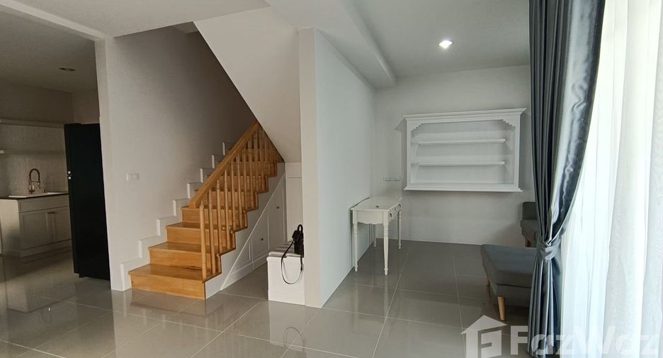 À vendre 3 chambres maison de ville à Bang Lamung, Chonburi