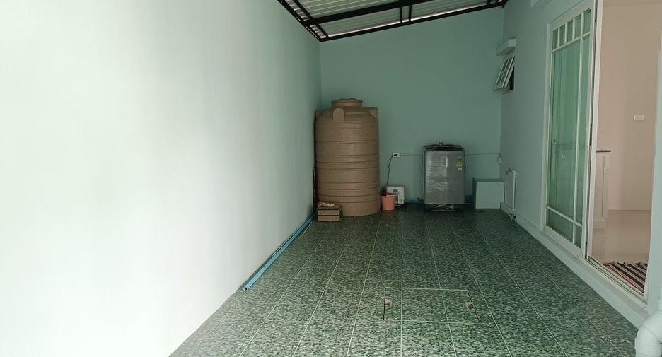 À vendre 3 chambres maison de ville à Bang Lamung, Chonburi
