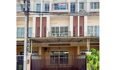 For sale 3 bedrooms townhouse in Mueang Samut Prakan, Samut Prakan