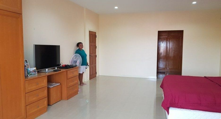 For sale and for rent 4 bedrooms villa in Bang Lamung, Chonburi