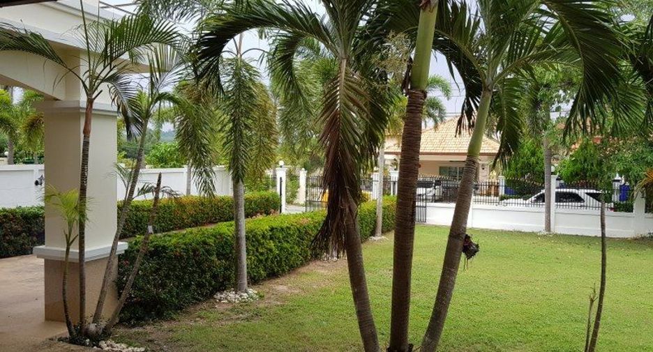 For sale and for rent 4 bedrooms villa in Bang Lamung, Chonburi