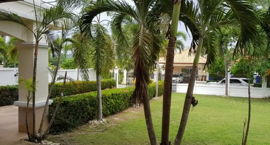 For sale and for rent 4 bedrooms villa in Bang Lamung, Chonburi