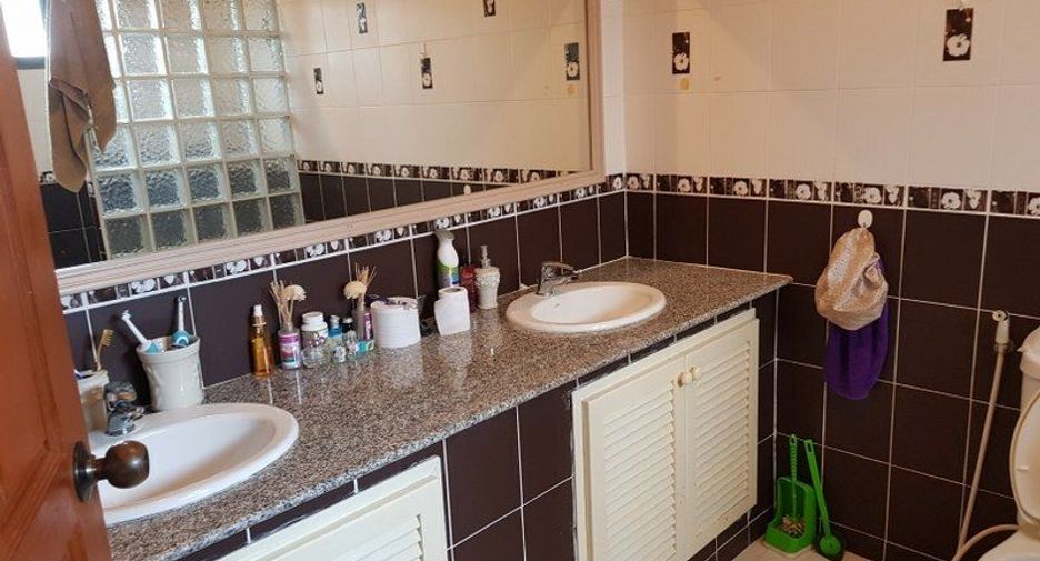 For sale and for rent 4 bedrooms villa in Bang Lamung, Chonburi