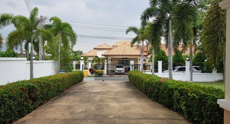 For sale and for rent 4 bedrooms villa in Bang Lamung, Chonburi