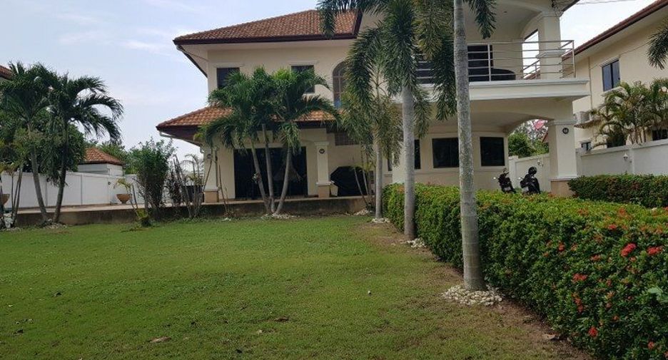 For sale and for rent 4 bedrooms villa in Bang Lamung, Chonburi