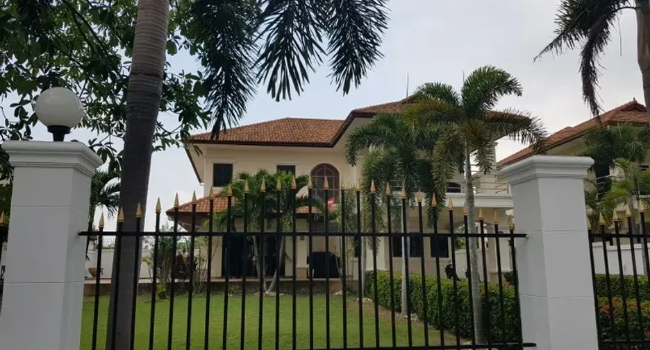 For sale and for rent 4 bedrooms villa in Bang Lamung, Chonburi
