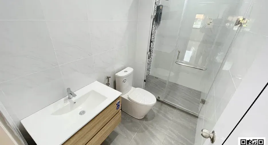 For sale 3 bedrooms house in Mueang Uttaradit, Uttaradit
