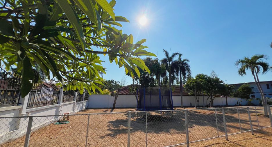 For sale and for rent 4 bedrooms villa in Nong Yai, Chonburi