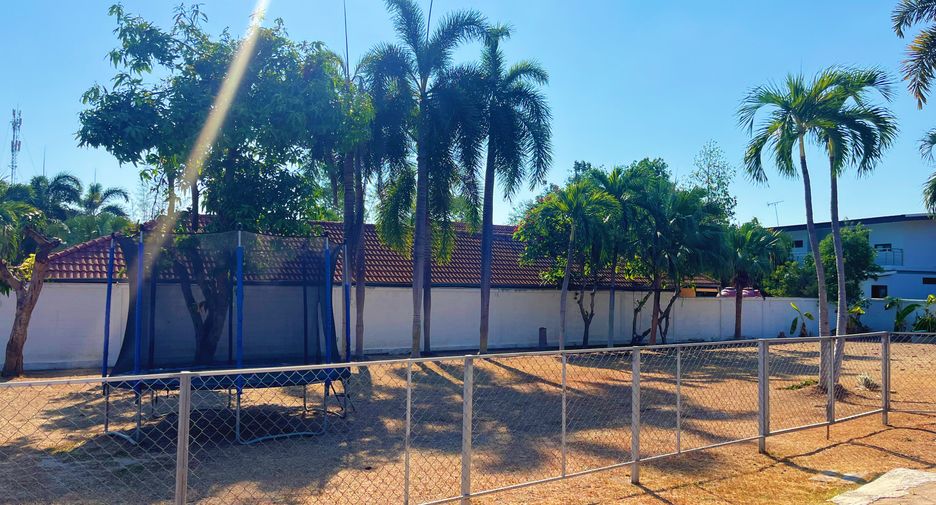 For sale and for rent 4 bedrooms villa in Nong Yai, Chonburi