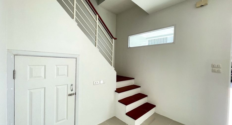 For sale 3 bedrooms townhouse in Mueang Samut Prakan, Samut Prakan