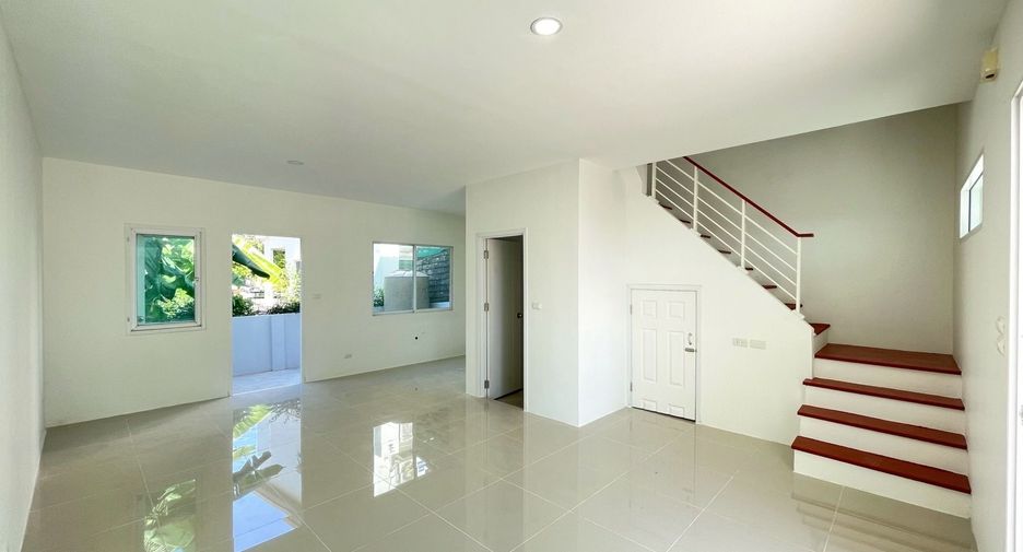 For sale 3 bedrooms townhouse in Mueang Samut Prakan, Samut Prakan