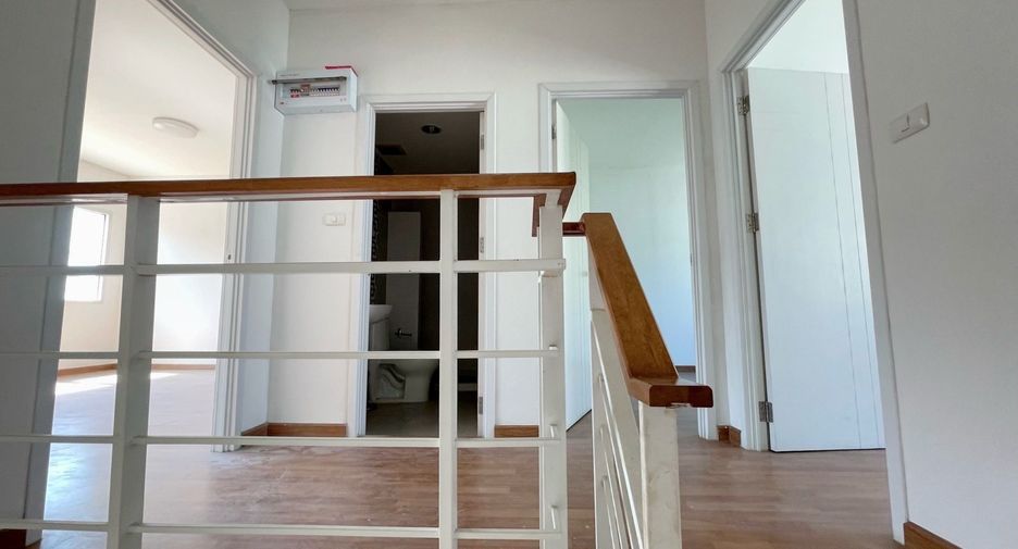 For sale 3 bedrooms townhouse in Mueang Samut Prakan, Samut Prakan