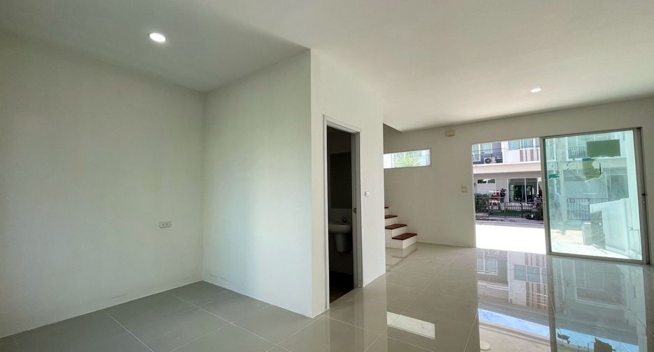 For sale 3 bedrooms townhouse in Mueang Samut Prakan, Samut Prakan