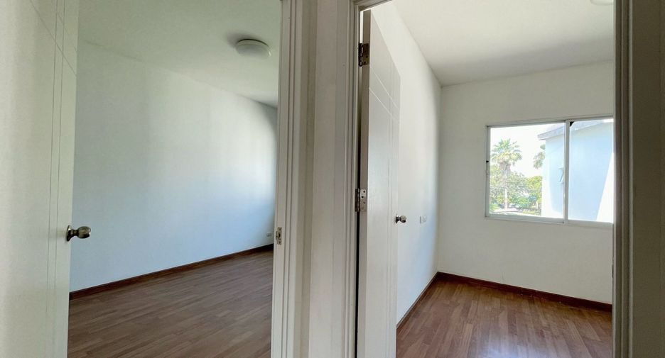 For sale 3 bedrooms townhouse in Mueang Samut Prakan, Samut Prakan