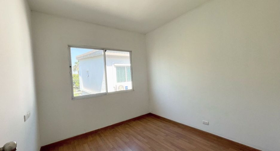 For sale 3 bedrooms townhouse in Mueang Samut Prakan, Samut Prakan