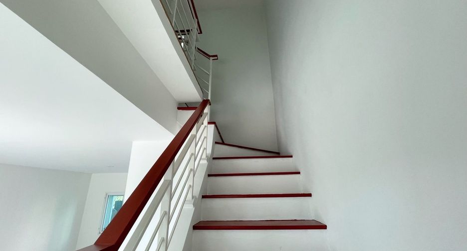 For sale 3 bedrooms townhouse in Mueang Samut Prakan, Samut Prakan