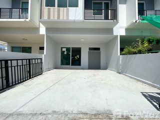 Reihenhaus zum Kauf mit 3 Zimmer in Mueang Samut Prakan, Samut Prakan