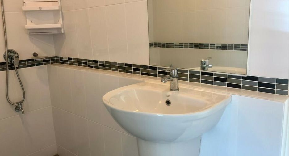 For sale 3 bedrooms townhouse in Lat Krabang, Bangkok