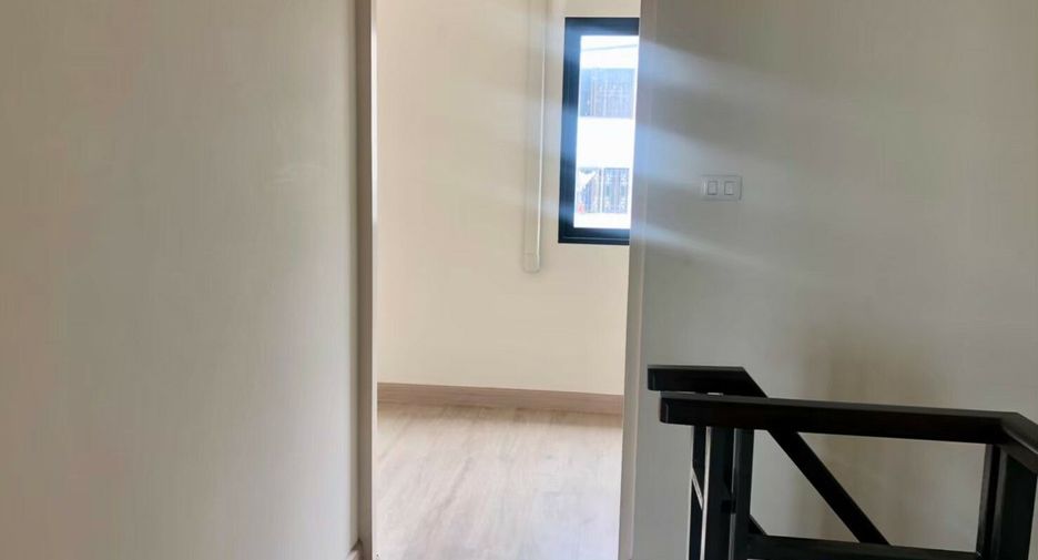 For sale 3 bedrooms townhouse in Lat Krabang, Bangkok
