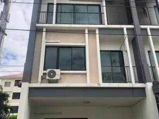 For sale 3 bedrooms townhouse in Lat Krabang, Bangkok