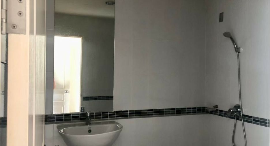 For sale 3 bedrooms townhouse in Lat Krabang, Bangkok