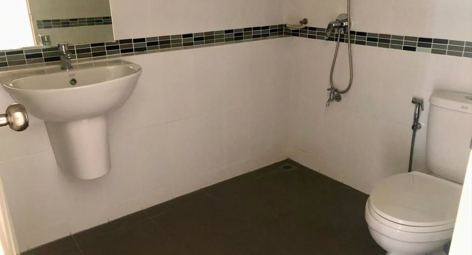 For sale 3 bedrooms townhouse in Lat Krabang, Bangkok