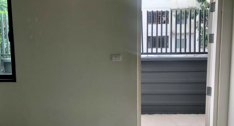 For sale 3 bedrooms townhouse in Lat Krabang, Bangkok