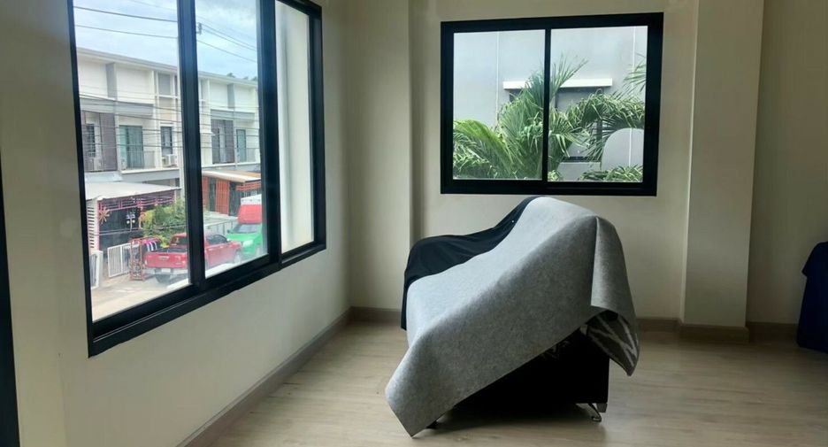 For sale 3 bedrooms townhouse in Lat Krabang, Bangkok