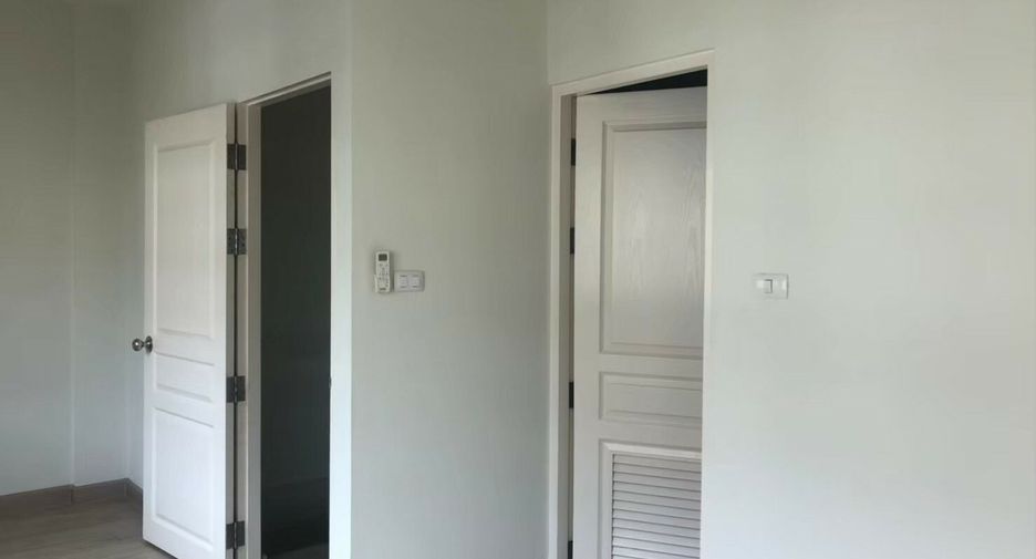 For sale 3 bedrooms townhouse in Lat Krabang, Bangkok