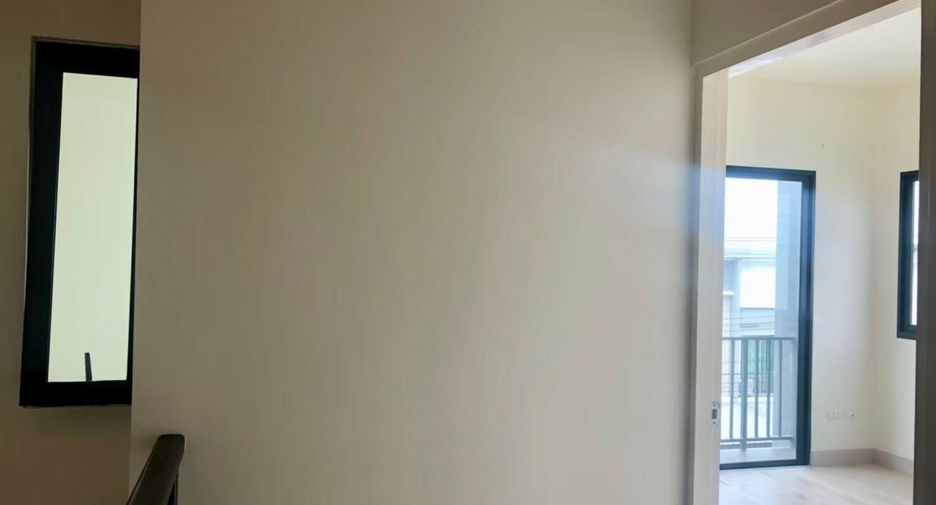 For sale 3 bedrooms townhouse in Lat Krabang, Bangkok