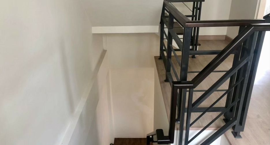 For sale 3 bedrooms townhouse in Lat Krabang, Bangkok
