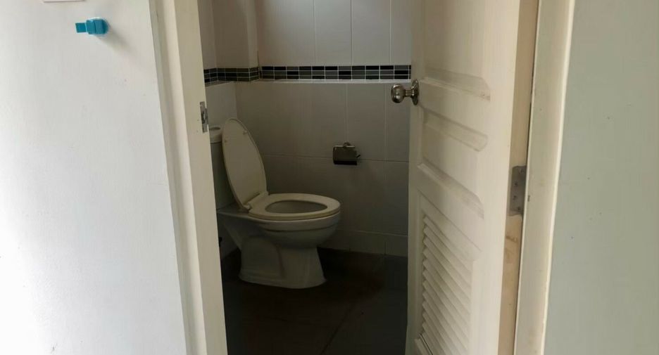 For sale 3 bedrooms townhouse in Lat Krabang, Bangkok