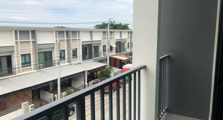 For sale 3 bedrooms townhouse in Lat Krabang, Bangkok