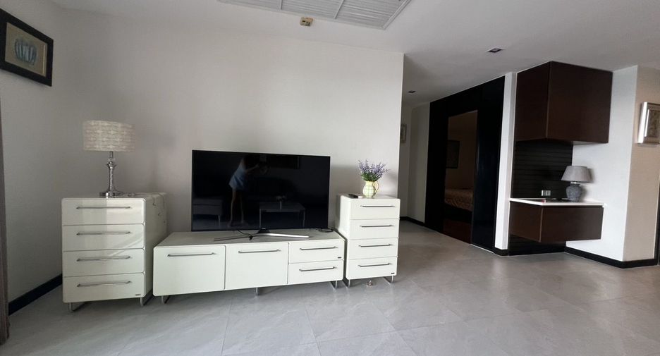 For rent 2 bedrooms condo in Bang Lamung, Chonburi